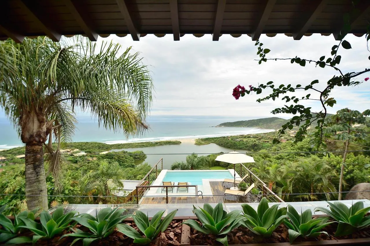 Villa Gardena Suites Praia do Rosa 3*,